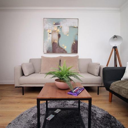 Spacious 5 Bedroom | With Fenced Backyard Ньюпорт Экстерьер фото