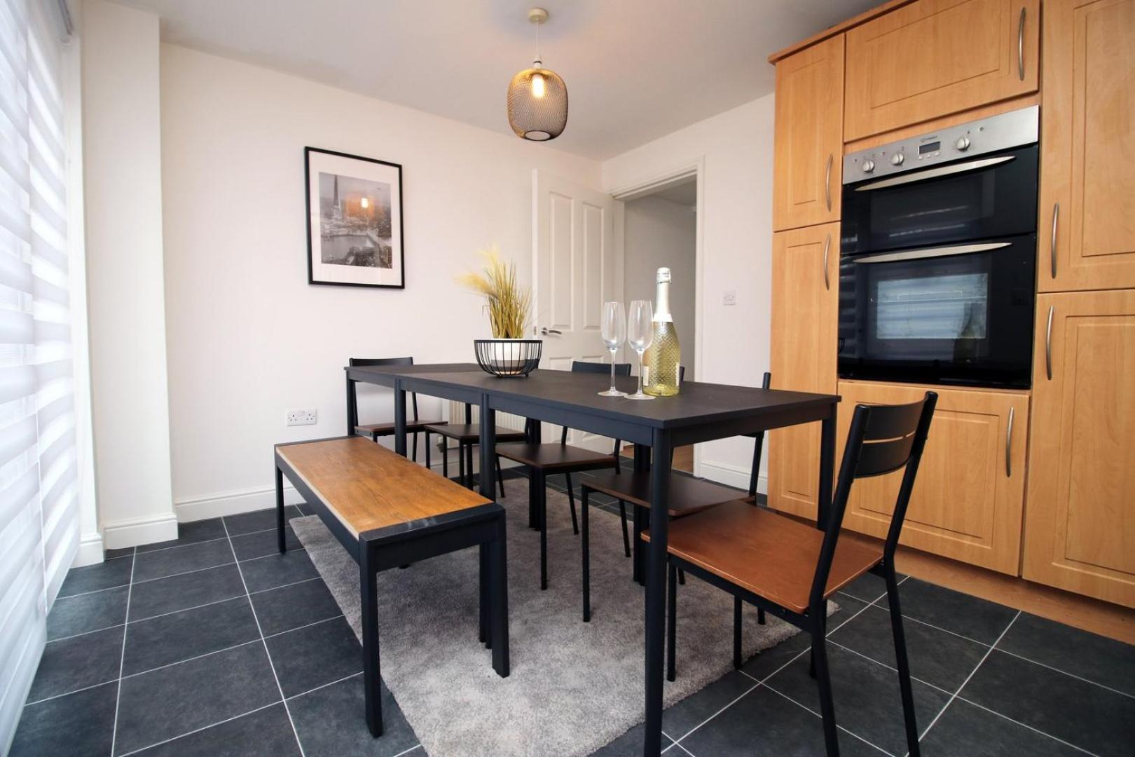 Spacious 5 Bedroom | With Fenced Backyard Ньюпорт Экстерьер фото
