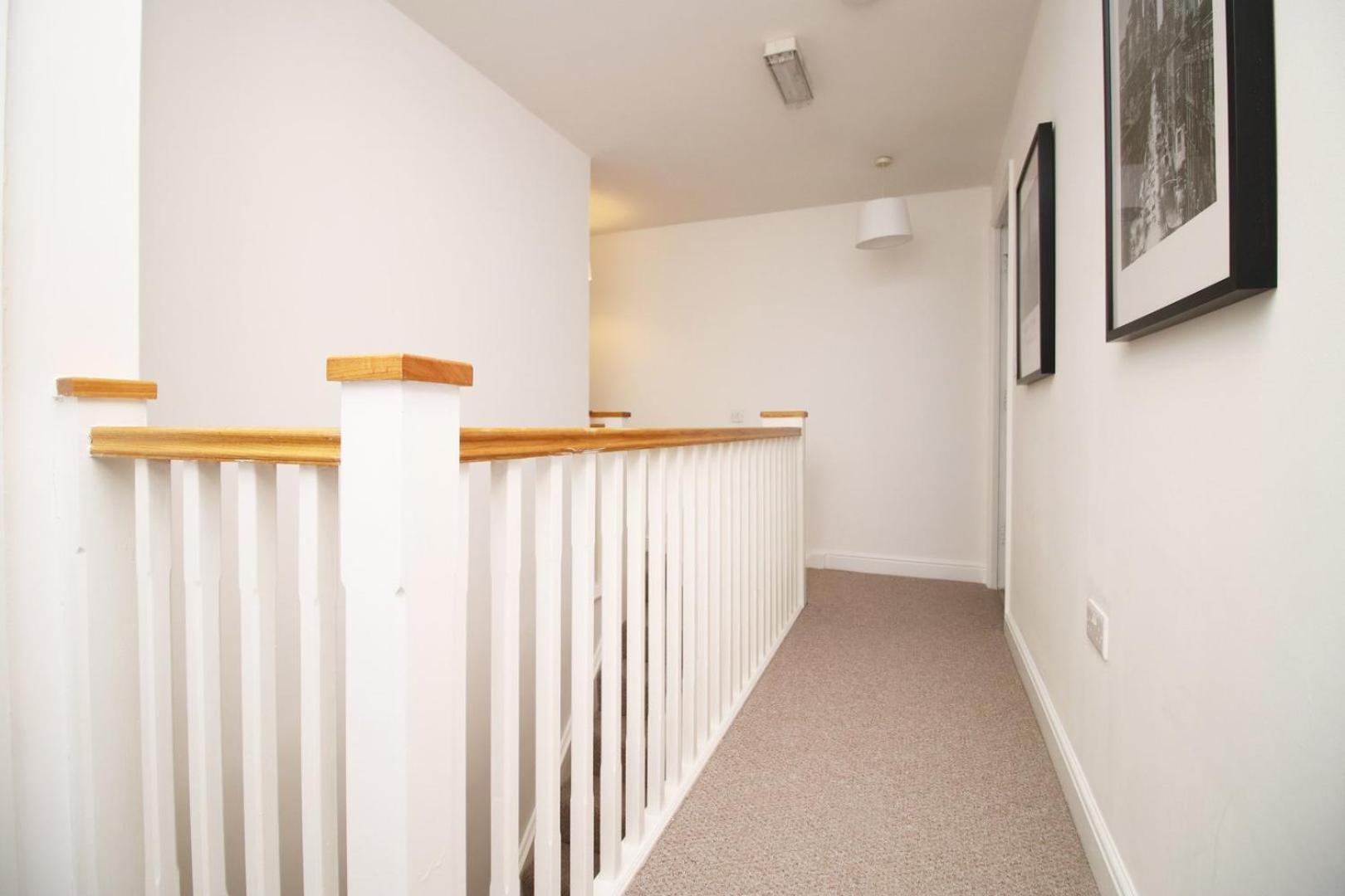 Spacious 5 Bedroom | With Fenced Backyard Ньюпорт Экстерьер фото